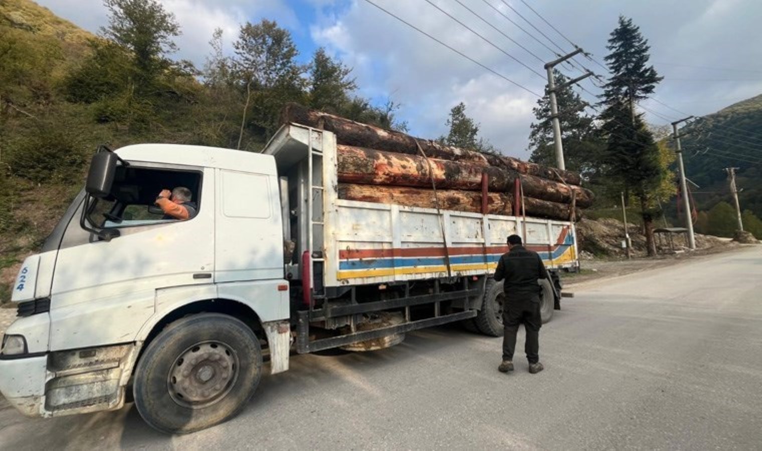 Bolu’da orman kaçakçılığı denetimi: ‘Kaçak odun’ dolu kamyonlar yakalandı